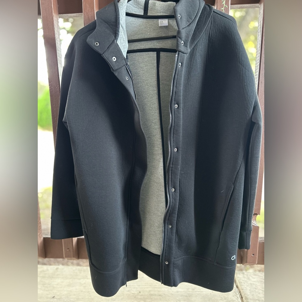 GapFit Men’s Performance Hoodie in Black